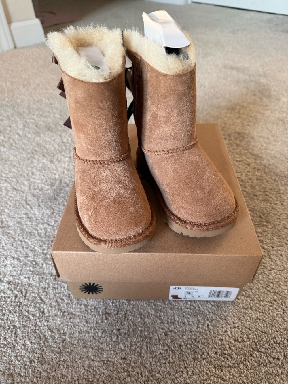 Girls' Bailey Bow II UGG boots toddler size 9. Like new, worn once